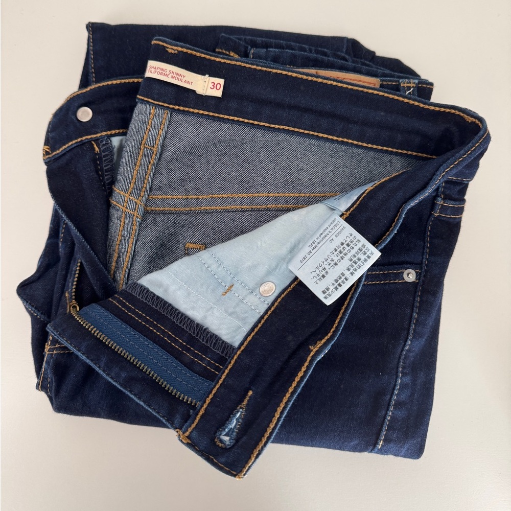 Levi’s shaping skinny jeans
